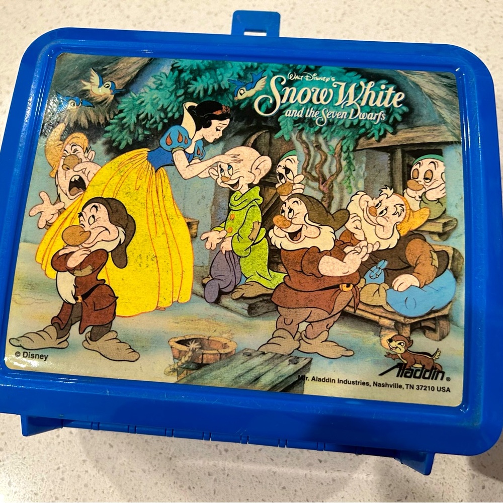 Vintage 80’s  Disney Snow White Lnchbox by Aladdin Thermos Included